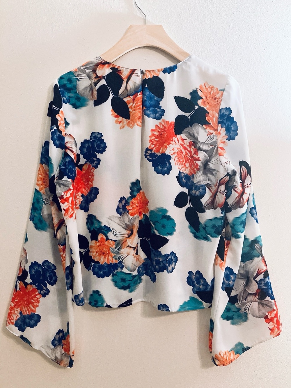 Vince Camuto Floral Chiffon Bell Long-Sleeve Pullover Blouse Top Small White - Picture 4 of 12